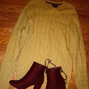 Perfect yellow sweater for fall